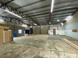 Pavilhão com 225m² para locação no bairro Lomba Grande 