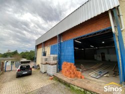 Pavilhão com 225m² para locação no bairro Lomba Grande 