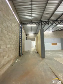 Pavilhão com 225m² para locação no bairro Lomba Grande 