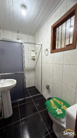 Casa com 03 dormitórios (01 suíte) no bairro Lomba Grande 