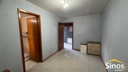 Casa com 03 dormitórios (01 suíte) no bairro Lomba Grande 