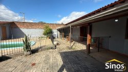 Casa com 03 dormitórios (01 suíte) no bairro Lomba Grande 