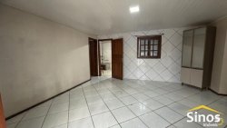 Casa com 03 dormitórios (01 suíte) no bairro Lomba Grande 