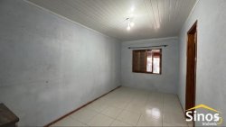 Casa com 03 dormitórios (01 suíte) no bairro Lomba Grande 