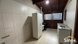Casa com 03 dormitórios (01 suíte) no bairro Lomba Grande 