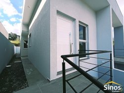 Casa com 02 dormitórios (1 suíte)  no bairro Lago Azul 