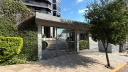 Apartamento com 03 dormitórios (1 suíte) no Residencial Carlos Kondorfer 