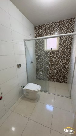 Sobrado localizado na área central de Lomba Grande 