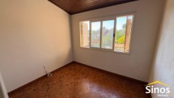 Sobrado localizado na área central de Lomba Grande 