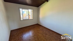 Sobrado localizado na área central de Lomba Grande 