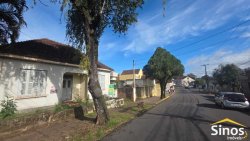 Terreno com casa histórica no Bairro Hamburgo Velho 