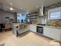 Casa com 02 dormitórios em Lomba Grande 