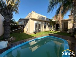 Casa com 02 dormitórios em Lomba Grande 