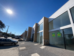 Sala comercial com 116m² no bairro Feitoria 