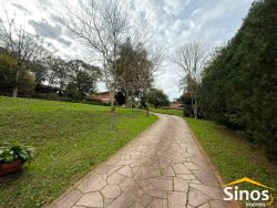Sítio com 5.500m² na região central de Lomba Grande 