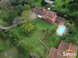 Sítio com 5.500m² na região central de Lomba Grande 