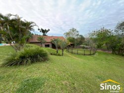 Sítio com 5.500m² na região central de Lomba Grande 