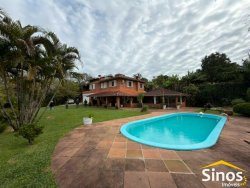Sítio com 5.500m² na região central de Lomba Grande 