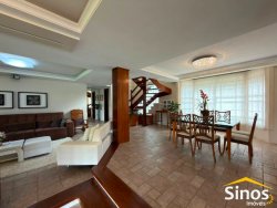 Sítio com 5.500m² na região central de Lomba Grande 