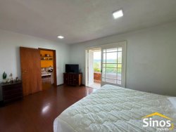 Sítio com 5.500m² na região central de Lomba Grande 