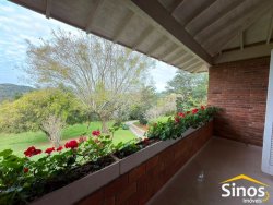 Sítio com 5.500m² na região central de Lomba Grande 