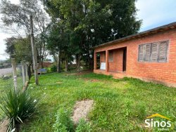 Casa com 03 dormitórios no bairro Lomba Grande 