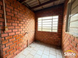Casa com 03 dormitórios no bairro Lomba Grande 