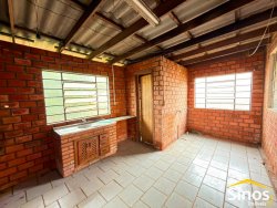 Casa com 03 dormitórios no bairro Lomba Grande 