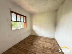 Casa com 03 dormitórios no bairro Lomba Grande 