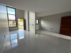 Casa com 02 dormitórios (1 suíte) no bairro Lomba Grande 