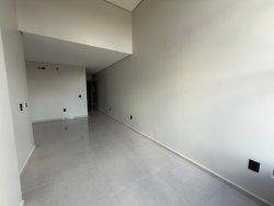 Casa com 02 dormitórios (1 suíte) no bairro Lomba Grande 