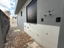 Casa com 02 dormitórios (1 suíte) no bairro Lomba Grande 