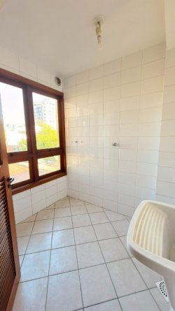 Apartamento com 02 dormitórios no Residencial Ilha da Madeira  