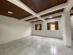 Casa com 03 dormitórios no bairro Santo Afonso 