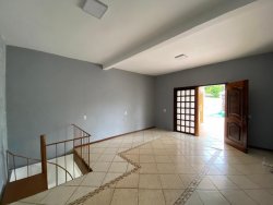 Casa com 03 dormitórios no bairro Santo Afonso 