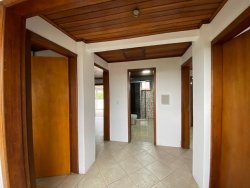 Casa com 03 dormitórios no bairro Santo Afonso 