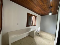 Casa com 03 dormitórios no bairro Santo Afonso 