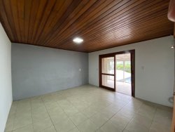 Casa com 03 dormitórios no bairro Santo Afonso 