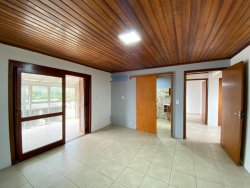 Casa com 03 dormitórios no bairro Santo Afonso 