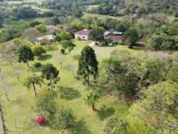 Sítio charmoso com excepcional localização no bairro Lomba Grande 