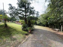 Sítio charmoso com excepcional localização no bairro Lomba Grande 