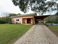 Sítio charmoso com excepcional localização no bairro Lomba Grande 