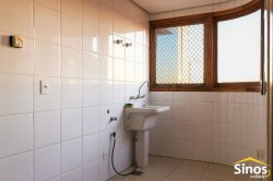 Apartamento com 03 suítes no Edifício Vitória Régia 