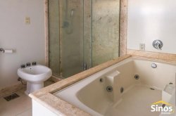 Apartamento com 03 suítes no Edifício Vitória Régia 