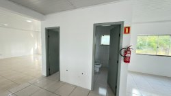 Aluguel comercial na principal de Lomba Grande 