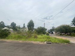 Terreno de esquina com 327m² no Loteamento Chácara Hamburguesa  