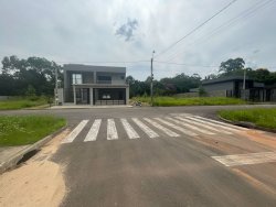 Terreno de esquina com 327m² no Loteamento Chácara Hamburguesa  