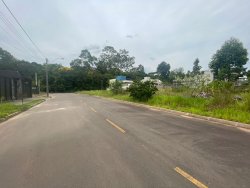 Terreno de esquina com 327m² no Loteamento Chácara Hamburguesa  