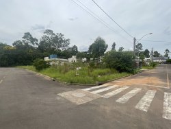 Terreno de esquina com 327m² no Loteamento Chácara Hamburguesa  