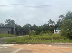 Terreno de esquina com 327m² no Loteamento Chácara Hamburguesa  